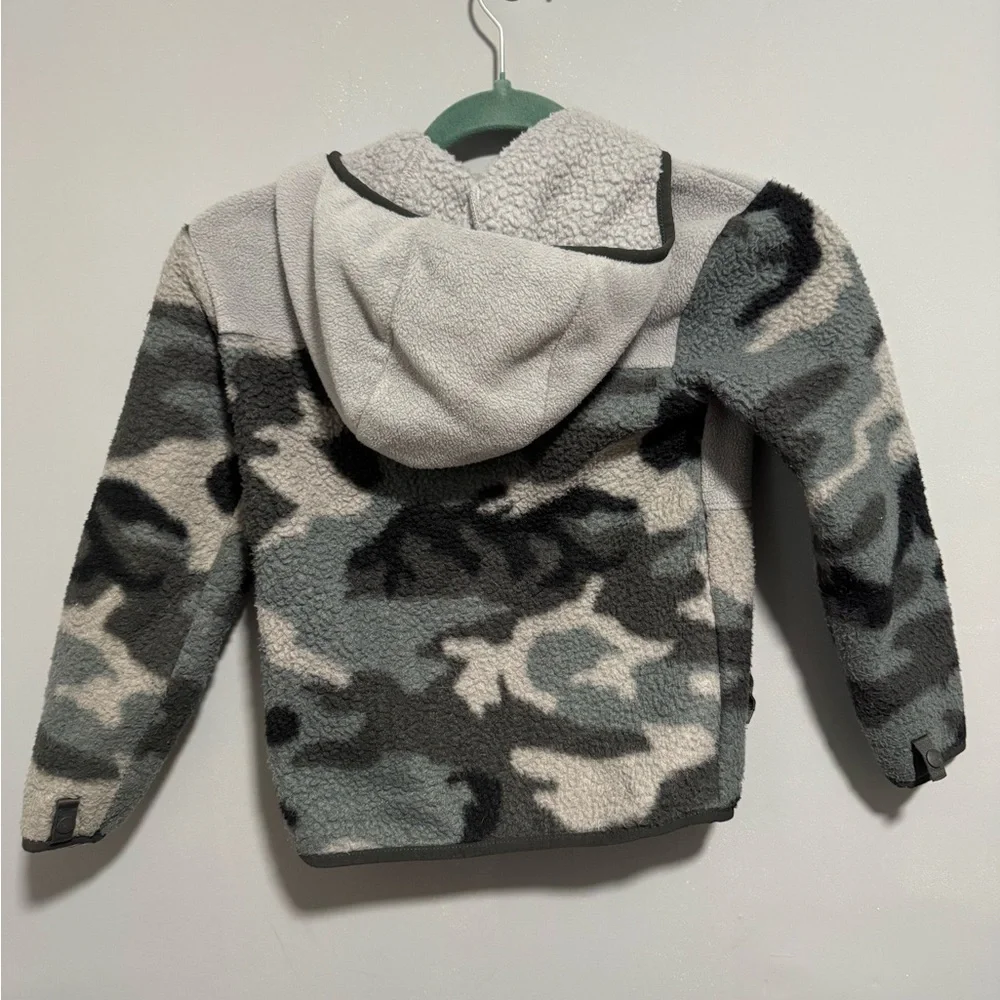 The North Face- Kids hooded fleece. Black and gray camo. Size XS/6